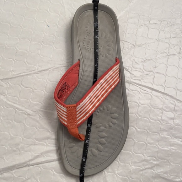 Columbia Y2K Siesta Stripe Techlite gray flip flops with coral and white strap - Picture 6 of 8